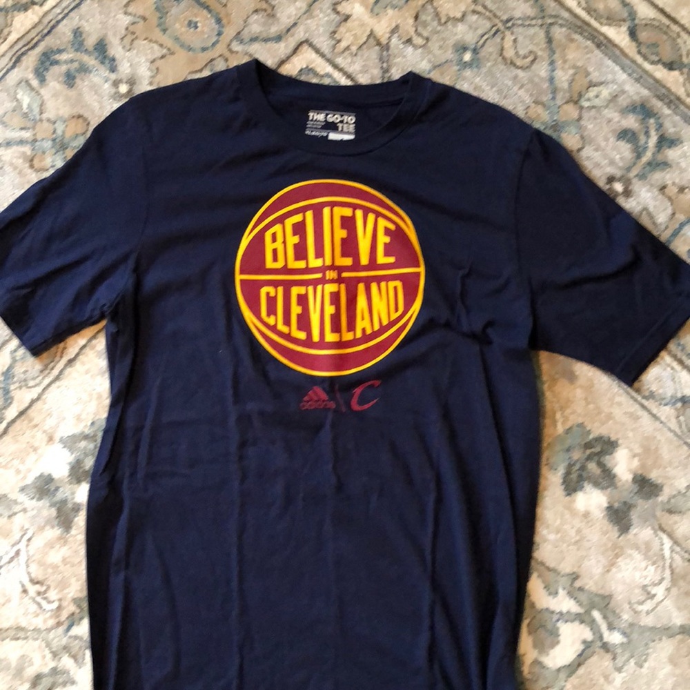 Cavs Fans!!! Adidas Cleveland Cavaliers “ go to “ t shirt , EUC